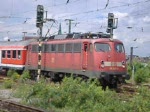 115 327-9 durchfhrt Dortmund Hbf mit einem Schadwagenzug.
(16.06.07)