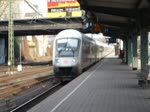 Hier die Einfahrt eines IC nach Stralsund mit der Schublok 120 105-2.