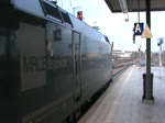 Eine BR 182 von MRCE Dispolok mit EC in Karlsruhe Hbf am 15.01.11