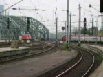 101 072-7 fhrt mit EC 100 aus Hamburg-Altona nach Chur in Kln Hbf ein. Im Hintergrund ein Thalys PBKA auf dem Weg zum Betriebshof Kln-Deutzerfeld.