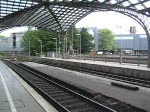 Eine BR 110 verlsst mit einem Regionalzug den Klner HBF in Richtung Deutz, 26. August 2008.