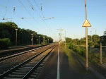 Ein Sonderzug nach Borkum mit 01 1066 bei der Einfahrt im Bahnhof Appelhlsen am 30.05.09, morgens um 06:12. Ein beeindruckendes Zugpferd fr einen voll besetzten Sonderzug des Vereins  Westfalendampf .