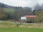 Dampfspektakel 2010  BR 52 8139-0 qult whrend der Bergfahrt in Hohenfels Hund samt Herrchen.