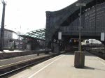 Ohne einen 1.Klasse Wagen verlsst IC 2015 aus Emden den Klner Hauptbahnhof zur Fahrt nach Stuttgart.