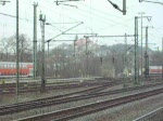 Eine Lok der Baureihe 145 bei der Durchfahrt durch den Bahnhof Fulda