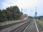 152 156 durchfhrt am 04.Juni 2011 mit einem Containerzug den Bahnhof Gundelsdorf Richtung Saalfeld(S).