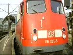 Die Ex Ameropa Lok 110 325 verlsst mit einem Pbz den Klner Hbf richtung Deutz Abstellanlage