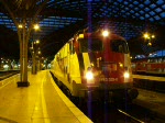 110 329 (auf der Durchreise von Aachen HBf nach Dortmund HBf Gl.26) verlsst mit allen 12 Werbewagongs den Klner Hbf am Samstag den 16.05.2009 um 21:54 Uhr von Gl.5