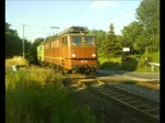 DP 62 und DP 61 fuhren am Abend des 19.7.10 mit Schotterwagen in Richtung Grokorbetha. Bahnbergang Miltitz.