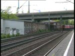 2 151 fuhrem mit einem Kohlezug durch den Bahnhof Hamburg-Harburg am 22.5