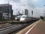 Doppeltausfahrt in Dortmund. Rechts verlsst ICE 1026 aus Regensburg den Hauptbahnhof zur Weiterfahrt nach Kiel und links verlsst ICE 612 aus Mnchen den Hauptbahnhof zur Fahrt ins BBf, wo die Reinigung dieses Zuges stattfinden wird. 