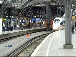 Tz 403 035 verlsst den Klner Hbf um die Fahrt richtung Mnchen fortzusetzen