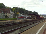 ICE 1615 Warnemnde-Mnchen durchfhrt am 4. Juni 2010 Kronach auf Gleis 3, whrend auf Gleis 2 ein RE nach Saalfeld (Saale) auf die Abfahrt wartet und auf Gleis 4 eine RB aus Nrnberg Hbf steht.