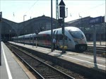 Die  Goldnase  415 022 verlie am 11.7.10 als ICE 1549 den Leipziger Hbf in Richtung Dresden.