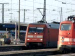 BR 101 034-7 mit einen InterCity bei der Ausfahrt Augsburg Hauptbahnhof. Aufgenommen am 18.11.2007