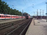 Um 10:04 Uhr fhrt 101 007-03 mit ihrem IC 2186 aus Singen (Htw) aus. Der Zuglauf: Konstanz 09:38 - Radolfzell 09:50 - Singen(Hohentwiel) 10:04 - Donaueschingen 10:44 - Villingen(Schwarzw) 10:54 - St Georgen(Schwarzw) 11:03 - Triberg 11:19 - Hornberg(Schwarzw) 11:33 - Hausach 11:42 - Offenburg 12:02 - Baden-Baden 12:19 - Rastatt 12:27 - Karlsruhe Hbf 12:42 - Bruchsal 13:05 - Heidelberg Hbf 13:22 - Weinheim(Bergstr) 13:37 - Bensheim 13:47 - Darmstadt Hbf 14:00 - Frankfurt(Main)Hbf 14:18 - Friedberg(Hess) 14:44 - Gieen 15:03 - Marburg(Lahn) 15:19 - Treysa 15:44 - Wabern(Bz Kassel) 16:02 - Kassel-Wilhelmshhe 16:26 - Gttingen 16:48 - Northeim(Han) 17:00 - Kreiensen 17:14 - Alfeld(Leine) 17:27 - Hannover Hbf 17:56 - Celle 18:18 - Uelzen 18:41 - Lneburg 18:58 - Hamburg-Harburg 19:15 - Hamburg Hbf 19:28 - Schwerin Hbf 20:35 - Bad Kleinen 20:48 - Btzow 21:15 - Rostock Hbf 21:36 - Ribnitz-Damgarten West 22:00 - Velgast 22:15 - Stralsund 22:30 