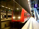 Hier verlsst der RE 33106 der Linie RE 5 nach Rostock Hbf den Berliner Hauptbahnhof. 08.12.07