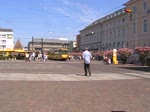 S-Bahn Karlsruhe: Ein- und Ausfahrt einer S-Bahn auf dem Marktplatz. 20.7.2010