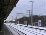 Durchfahrt eines Regionalexpress und Einfahrt einer S-Bahn in Berlin Karlshorst, 1.1.2010