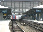 Betrieb im Bahnhof Berlin Zoologischer Garten: Erst fhrt ein RE 2 noch Cottbus aus, dann kommt noch eine Berliner S-Bahn ins Bild und schlussendlich fahrt der RE 7 nach Dessau Hbf ein. 10.01.08