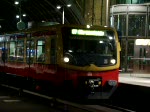 Die Berliner S-Bahn am abend des 16.01.08. Dieser S-Bahnzug BR 481 fhrt nach Ahrensfelde ber Berlin Lichtenberg.