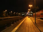 S1 von Rostock Hbf Richtung Warnemnde bei der Einfahrt im Bahnhof Warnemnde um 22:01 Uhr im Hintergrund liegt die Norwegian Sun fr Sie ging dann nach Tallin weiter.03.08.2012