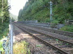 Ein RE auf der berhmten Schwarzwaldbahn zwischen Triberg und Hornberg. Dieses Video entstand auf dem Steilstck der Strecke. Nchster Halt ist Triberg. Aufnahmedatum: Sommer 2009