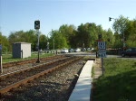 Ein Triebwagenzug bestehend aus VTE+VTE fhrt am 8.05.08 im schnen Abendlicht ber einen Bahnbergang und fhrt in den BHF Ulzburg Sd ein.(Links auf dem Abstellgleis stehen VTA+VTA+VTA und hinten auf dem anderen Gleis eine VTE)