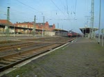 481 002 der ITL mit einem Containerzug aus Magdeburg.