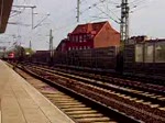 Ein  Taurus  der ITL Eisenbahngesellschaft mbH durchfuhr mit einem Containerzug den Bahnhof Hannover/Linden.07.04.2009