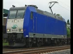 Ein netter Farbklecks im tristen grau: 185-CL 001 mit Containerzug in Richtung Sden. Aufgenommen am 23.07.2010 in Ludwigsau-Friedlos. 