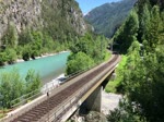 railJet Express 162 nach Feldkirch bei der Überfahrt über die Pitztaler Ache Brücke nahe Imst-Pitztal in der Inn Schlucht.