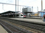 Re 4/4 II mit Postzug bei Pratteln am 26.10.2009