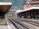 Ein Re 10/10 Packet fhrt mit einem GZ durch Arth-Goldau und die Re 4/4 II 11126 fhrt mit IR nach Luzern ein am 18.09.2007