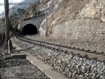 Re 4/4 II mit EC CIS beim Schluchitunnel am 6.12.2007