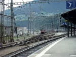 Eine Re 30/30-Komposition verlsst am 3.6.2007 den Bahnhof Brig in Richtung (alter) Ltschbergtunnel.