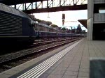 Die Re 465 013 und 003 fahren am 28.07.2007 mit einem Ambrogio-Zug in Spiez ein.