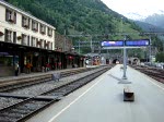 Die Re 465 015 und 016 brausen mit einem Hangartner-GZ durch Goppenstein am 16.06.2007