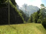 Tonerdezug mit 3x465 der BLS an der Ltschberg-Nordrampe, nahe des Frten II-Tunnel.