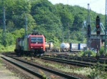 Re482 034-6 durchfhrt mit einem Kistenzug den Bahnhof Kln-West.  23.05.08