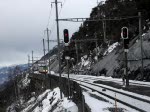 Die Re 485 009 und 007 durchfahren am 4.01.2007 den Bahnhof Hohtenn.