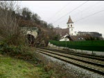 Re 485 003 der BLS mit ihrem Gterzug zwischen dem Kirchberg-Tunnel und dem Klotz-Tunnel in Istein, unterwegs in Richtung Freiburg.