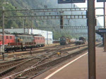 Ein Beweis der Hoffnung: Am 08.10.09 fhrt die Ae 6/6 11507  Wildegg  mit einem Bauwagen und der Am 843 151  Trudy  im Schlepp, richtung Norden.