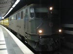 Ae 6/6 im Zrcher Museums- Bahnhof mit einem Postzug am 2.