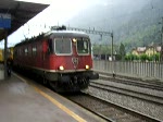 Re6/6 11618 fhrt mit einem Postcontainerzug nach einem Lokfhrerwechsel mit einem Postcontainerzug ab! (16.08.2007)