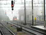 Ein GZ mit Re 10/10 an der Spitze und einer Re 4/4 II am Zugschluss fahren am 22.08.2009 in Gschenen ein.