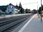 Re 10/10 mit KLV-Zug bei der Durchfahrt in Sissach am 21.06.2010