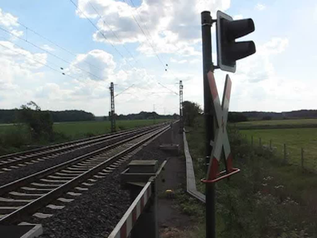  zwei Dieselloks von Vossloh zwischen Dlmen und Mnster,konnte nicht die Loknummern erkennen, wei jemand mehr? Auf jeden Fall eine auergewhnliche Garnitur.